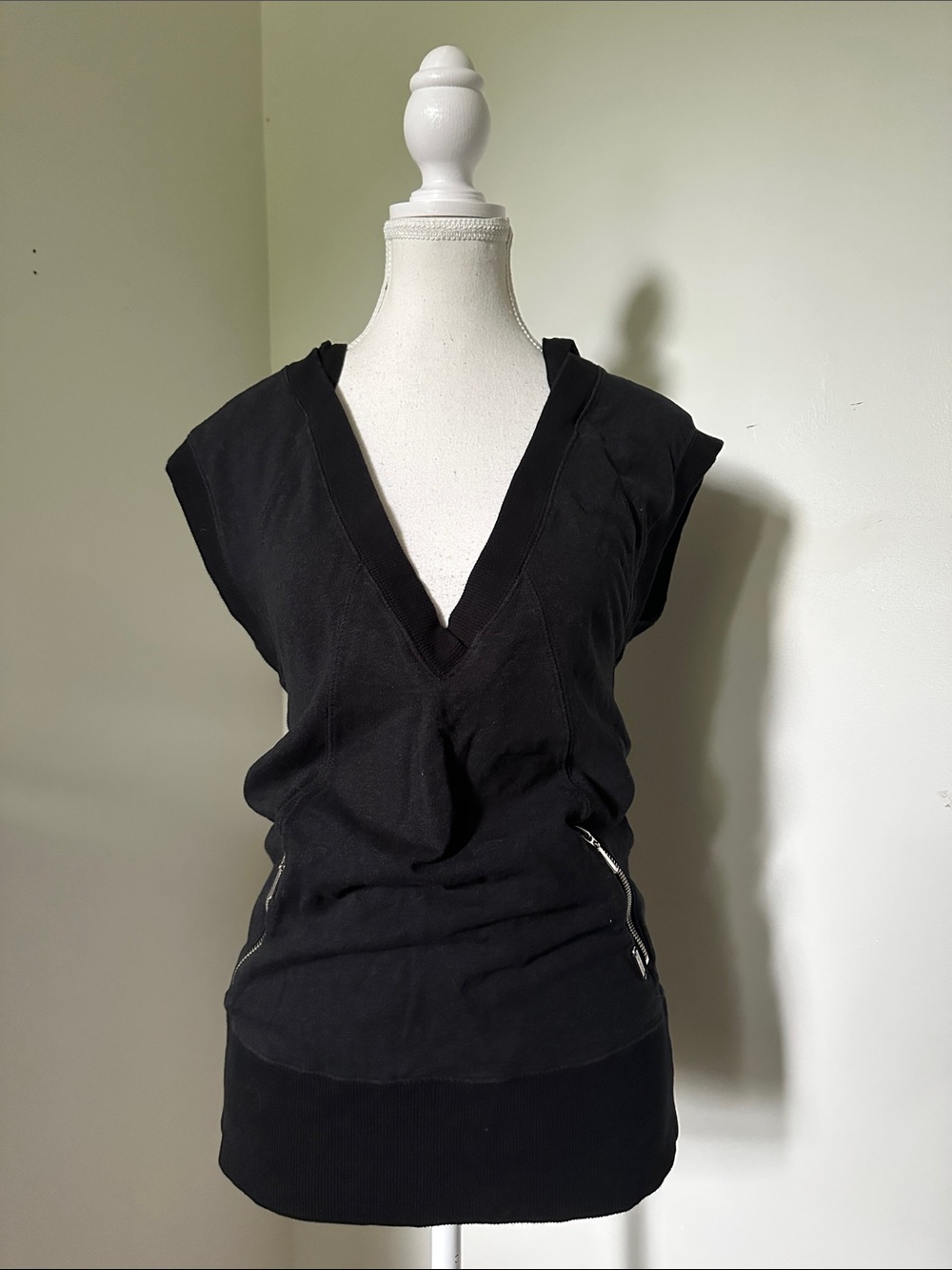 G BY GUESS Black Y2K Skater Grunge Punk Sleeveless Hooded Vneck Sweater Small